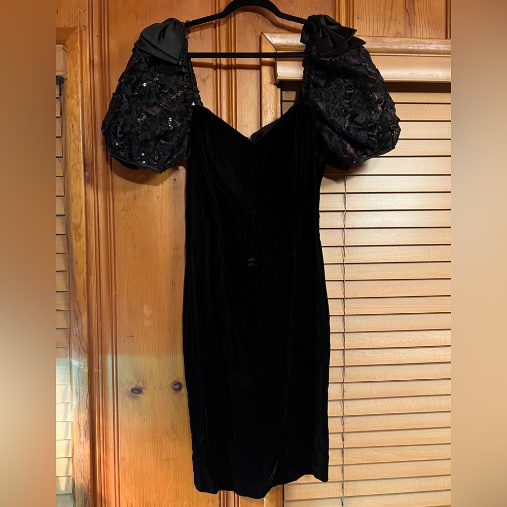 ROBERTA Vintage Puffsleeve Dress w/ Black Crushed Velvet & Sweetheart Neckline